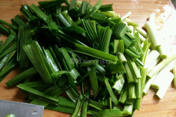 腊肠炒炸豆腐的做法图解2