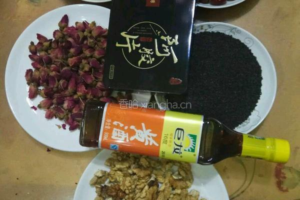 自制玫瑰花阿胶糕的做法图解1