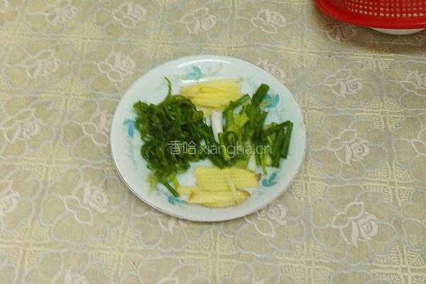 清蒸黄花鱼的做法图解2