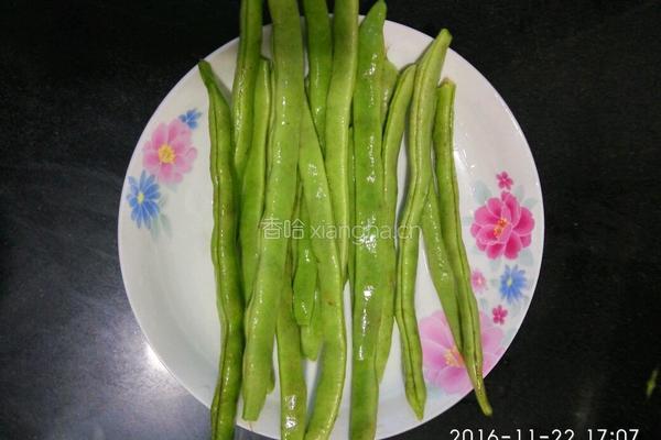 干炸豆角的做法图解1