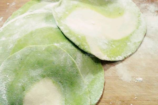 翡翠白菜饺子的做法图解13