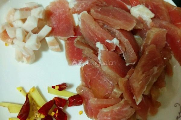 蒜苔炒咸肉的做法图解2