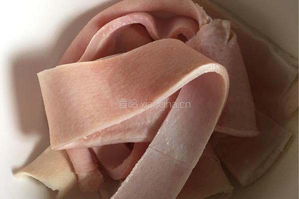 肉皮冻的做法图解1
