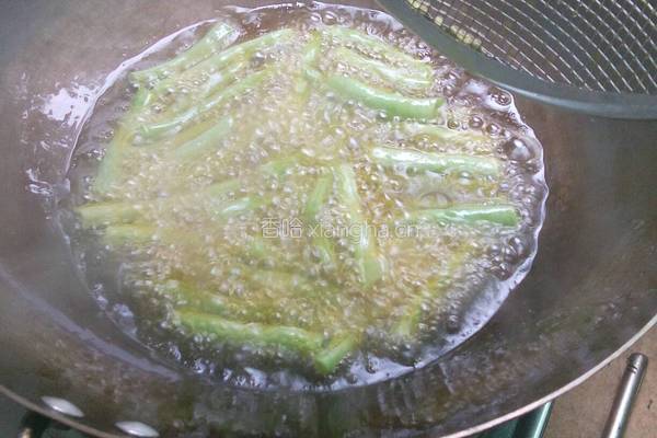 干炸豆角的做法图解2