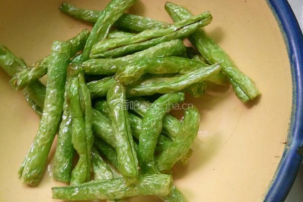 干炸豆角的做法图解3