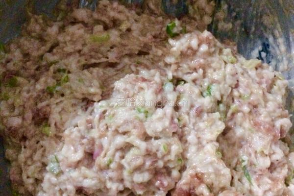 芹菜肉饺子的做法图解3
