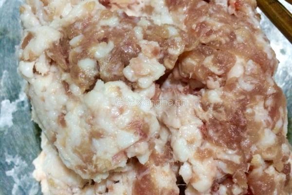 芹菜肉饺子的做法图解2