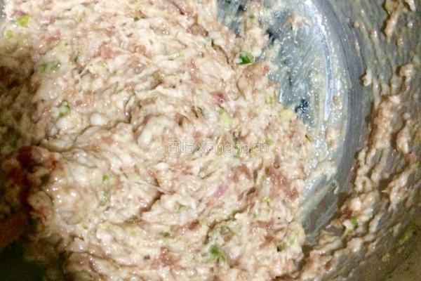 芹菜肉饺子的做法图解5