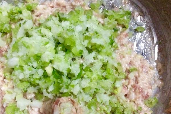 芹菜肉饺子的做法图解6