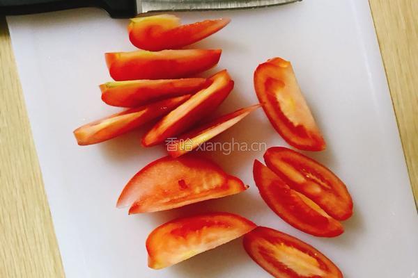西红柿菠菜荞麦面的做法图解1