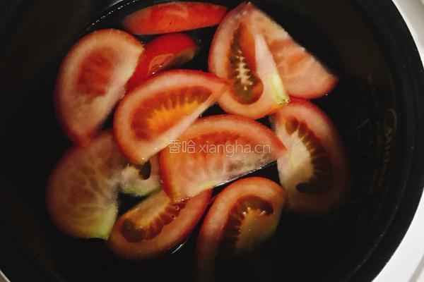 西红柿菠菜荞麦面的做法图解2