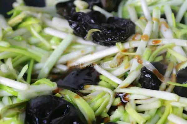 蒜黄鸡蛋炒黑木耳的做法图解8