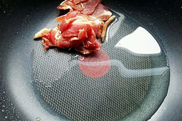 胡萝卜炒腊肉的做法图解5