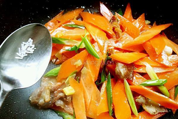 胡萝卜炒腊肉的做法图解10