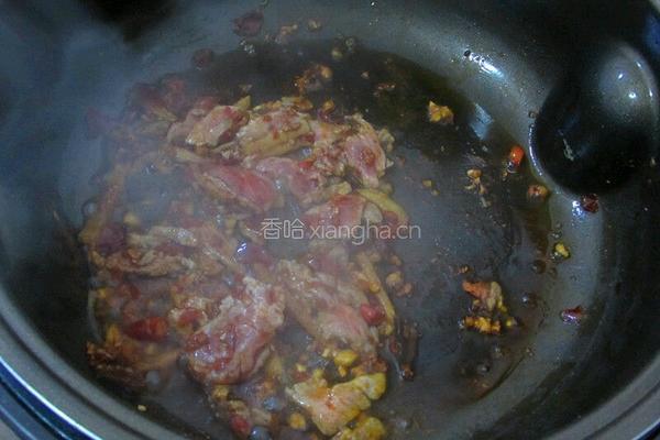 胡萝卜豆饼炒肉的做法图解3