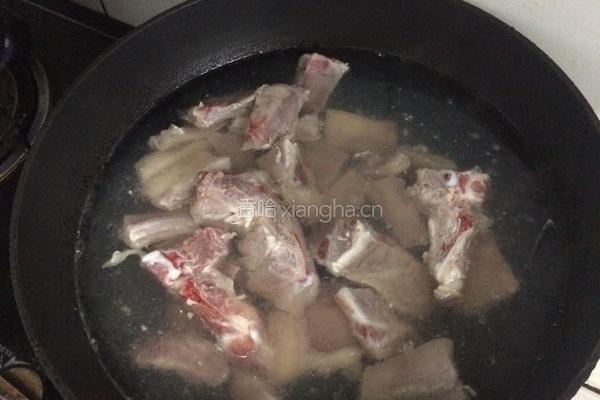 啤酒烧排骨的做法图解1