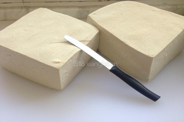 油炸豆腐的做法图解1