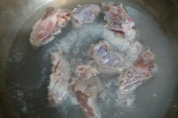 排骨玉米胡萝卜汤的做法图解3