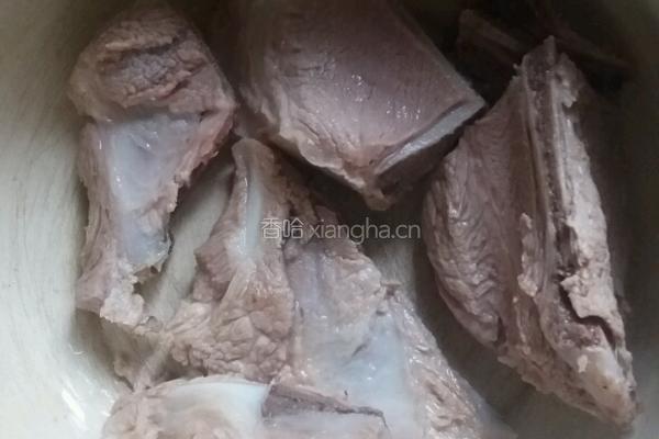 海带排骨汤的做法图解3