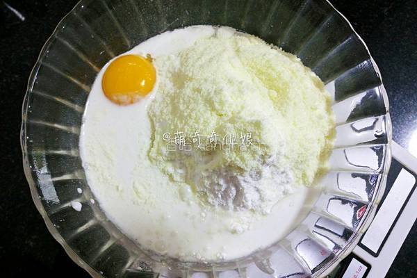 炼奶椰蓉小餐包的做法图解2