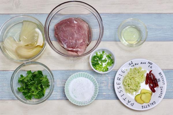 酸菜肉片的做法图解1