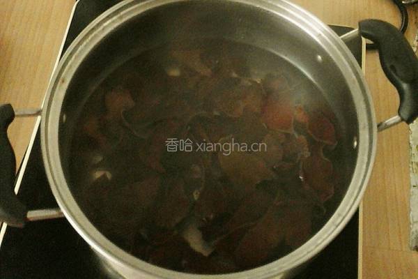 胜瓜木耳炒肉丝的做法图解4