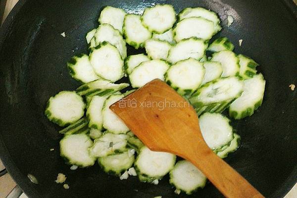 胜瓜木耳炒肉丝的做法图解6