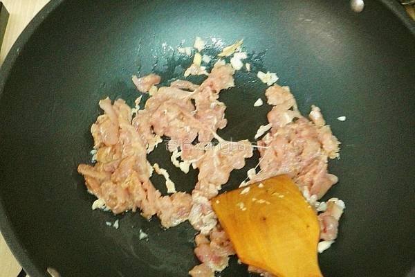 胜瓜木耳炒肉丝的做法图解7