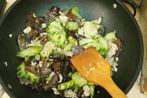 胜瓜木耳炒肉丝的做法图解9