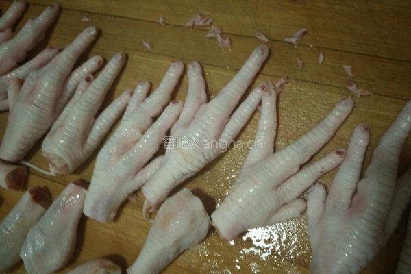 鸡爪白菜蘑菇豆腐汤的做法图解5