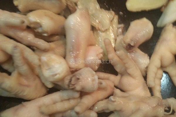 鸡爪白菜蘑菇豆腐汤的做法图解8