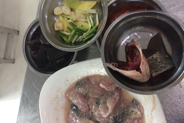 滑炒鱼片的做法图解2