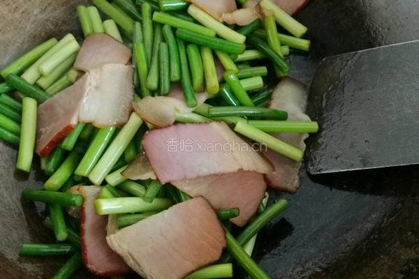 炫彩腊肉炒蒜薹的做法图解6