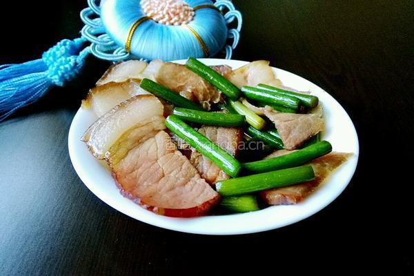 炫彩腊肉炒蒜薹