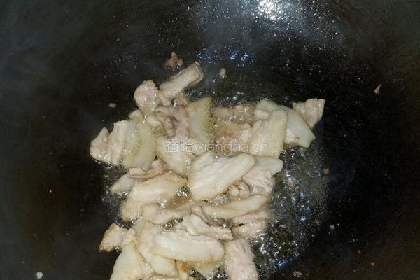 五花肉炒白菜的做法图解2