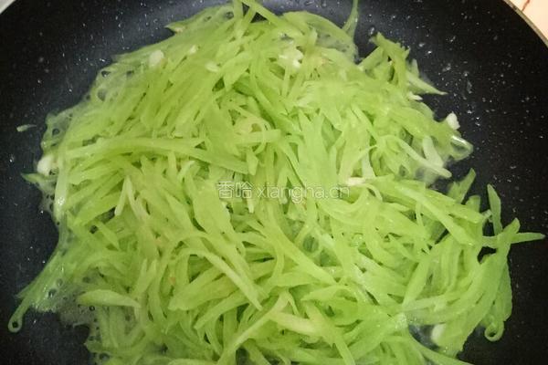 清炒莴笋丝的做法图解3