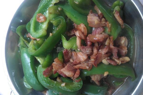 五花肉炒菜椒的做法图解4