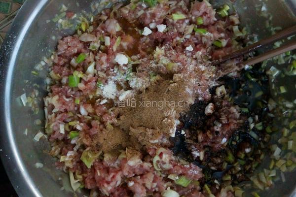 酸菜猪肉饺子的做法图解3