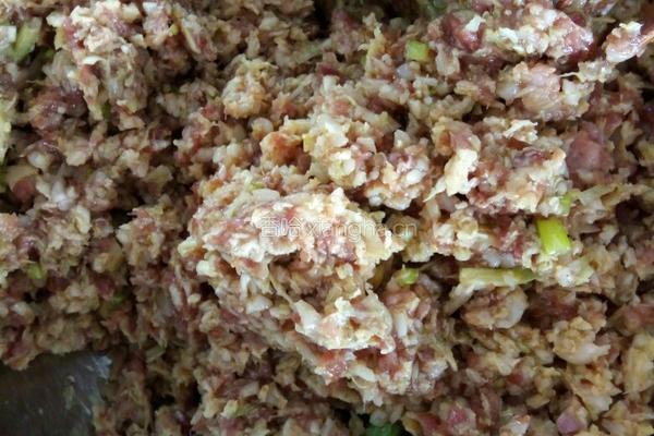酸菜猪肉饺子的做法图解5