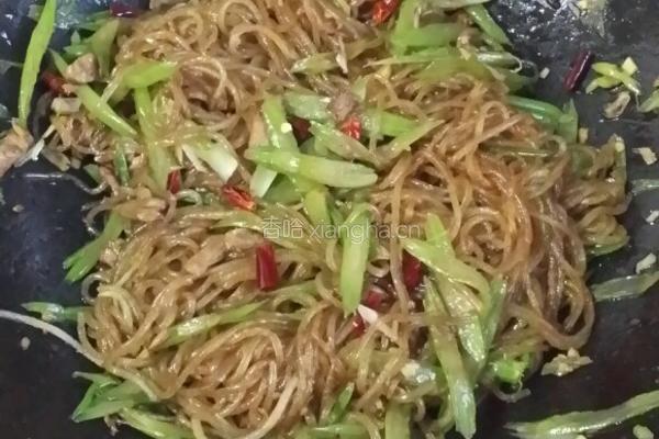 芹菜肉丝炒粉条的做法图解7