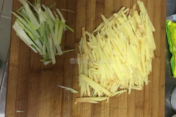 凉拌土豆丝的做法图解1
