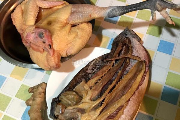 墨鱼炖鸡的做法图解1