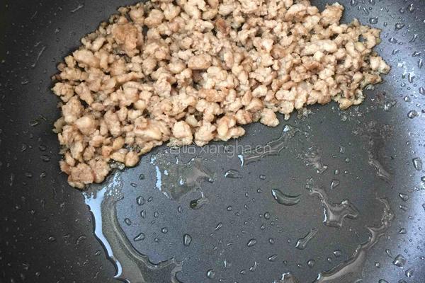 豆芽肉末炒包菜的做法图解2