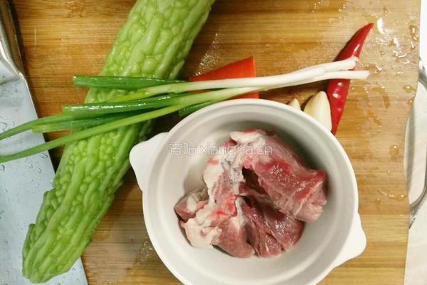苦瓜酿肉的做法图解1