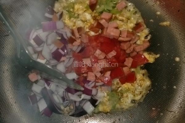圆葱西红柿炒饭的做法图解4