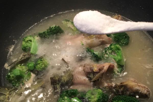 西蓝花黄骨鱼汤的做法图解7