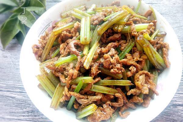 芹菜炒肉丝的做法图解6