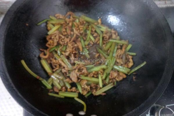 芹菜炒肉丝的做法图解5