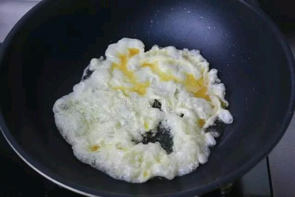 西葫芦鸡蛋黑木耳的做法图解3