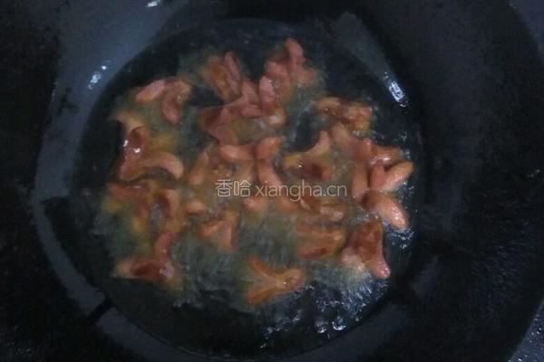 孜然土豆炒脆皮肠的做法图解4